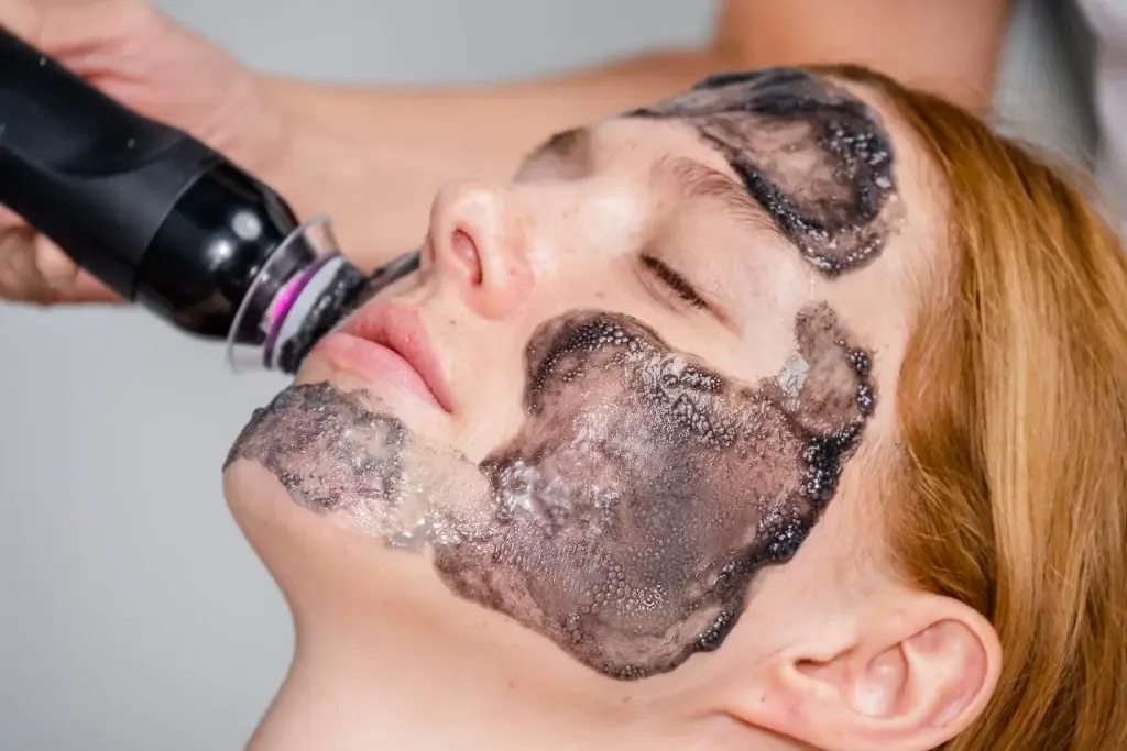 woman receiving Glo2Facial treatment to reduce wrinkles and rejuvenate skin